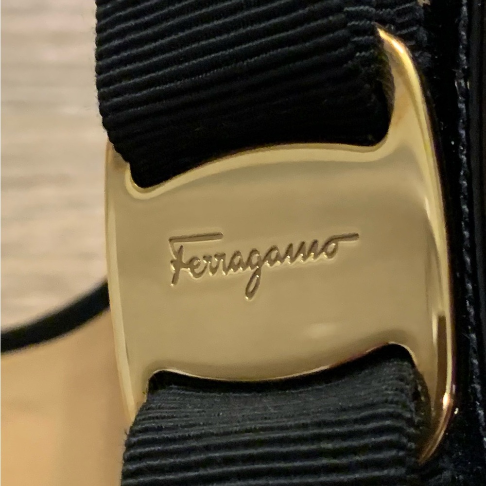 Salvatore Ferragamo Patent Leather Vara Bow Slide Sandals Size 6,5 Black - Picture 7 of 14